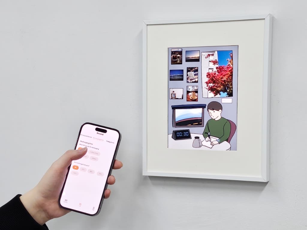 Design and Field Trial of Datarium: Representing Slightly Changing Digital Illustration Based on Personalized Tracking Topics
